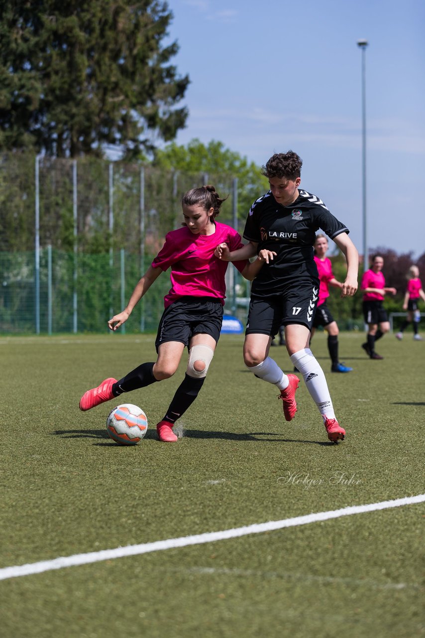 Bild 94 - B-Juniorinnen Pokalfinale SV Henstedt Ulzburg - SG Holstein Sued : 2:0